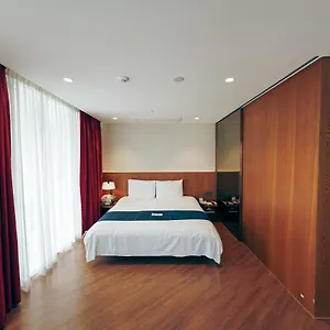4* מלון Sirius